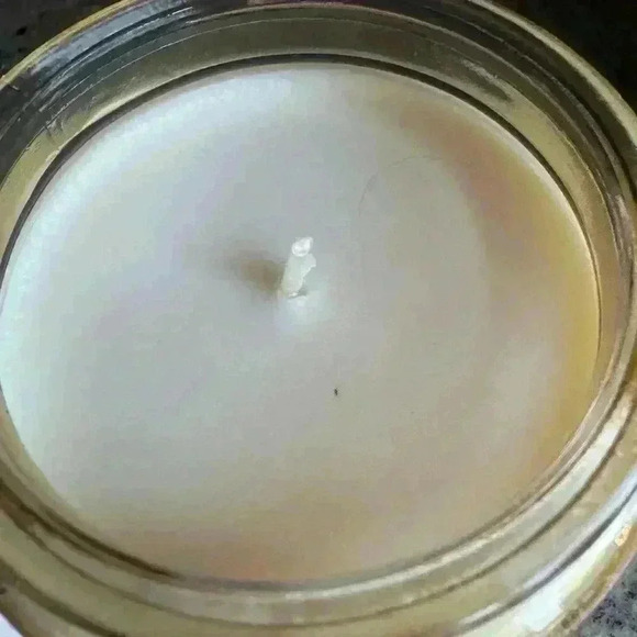 🔥2/30$🔥DW  Home, vanilla cupcake scented candle 12.9 oz. Back to school - Picture 4 of 4